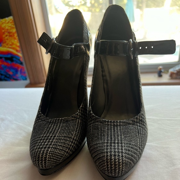 Size 9 Vintage Stuart Weitzman Pumps - Picture 3 of 5